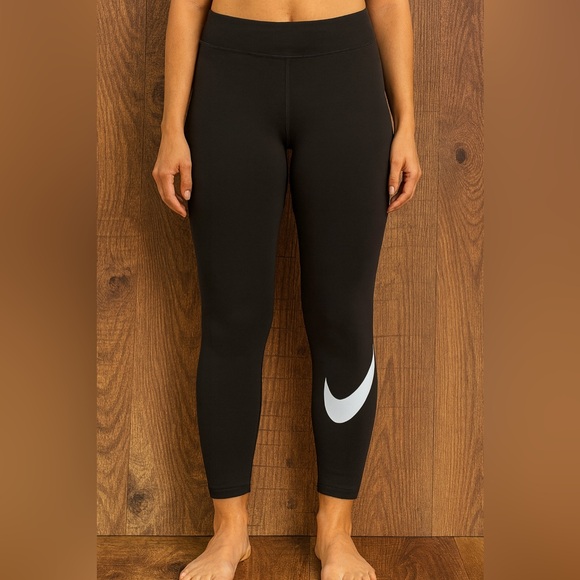 Nike women’s leggings Sz 1X plus size - Picture 1 of 7